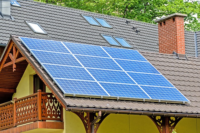 Solarzellen gehören zur energetischen Sanierung.
