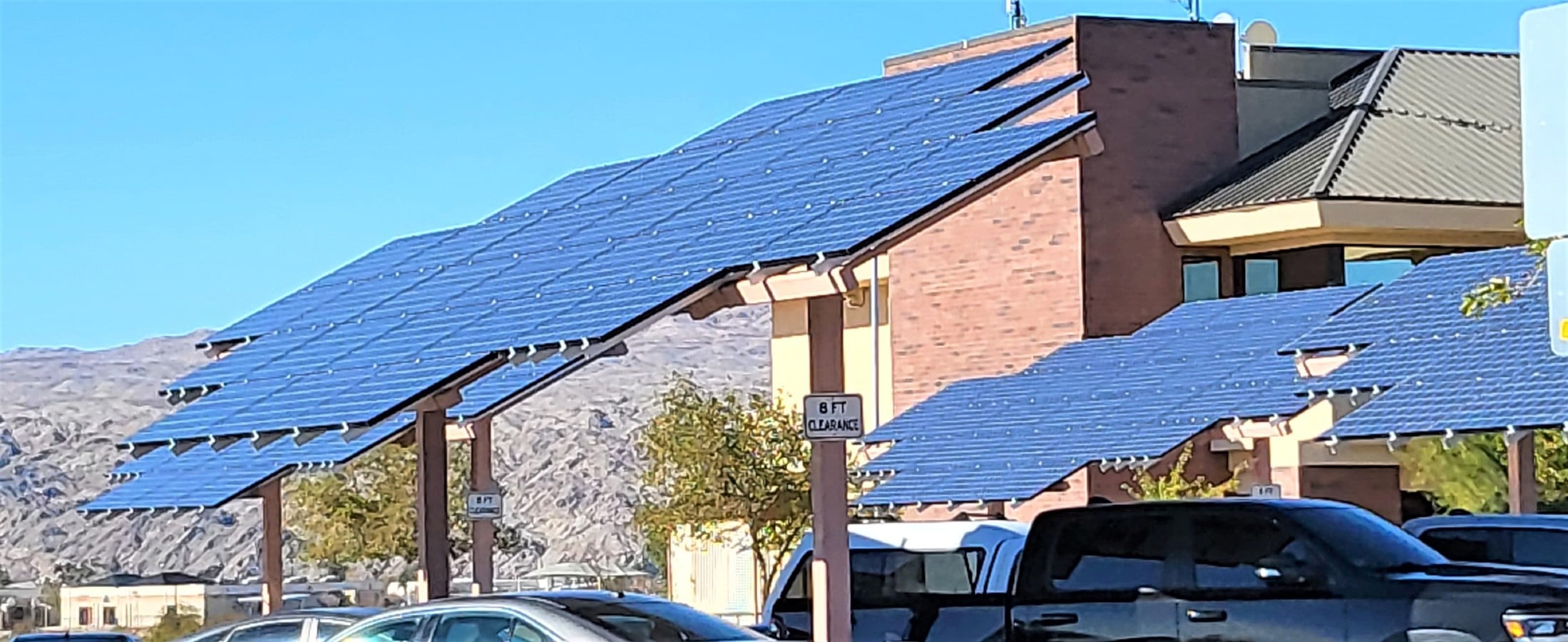 Ein Solar Carport ist oft eine lohnende Investition. Foto: AZ.BLT via Twenty20