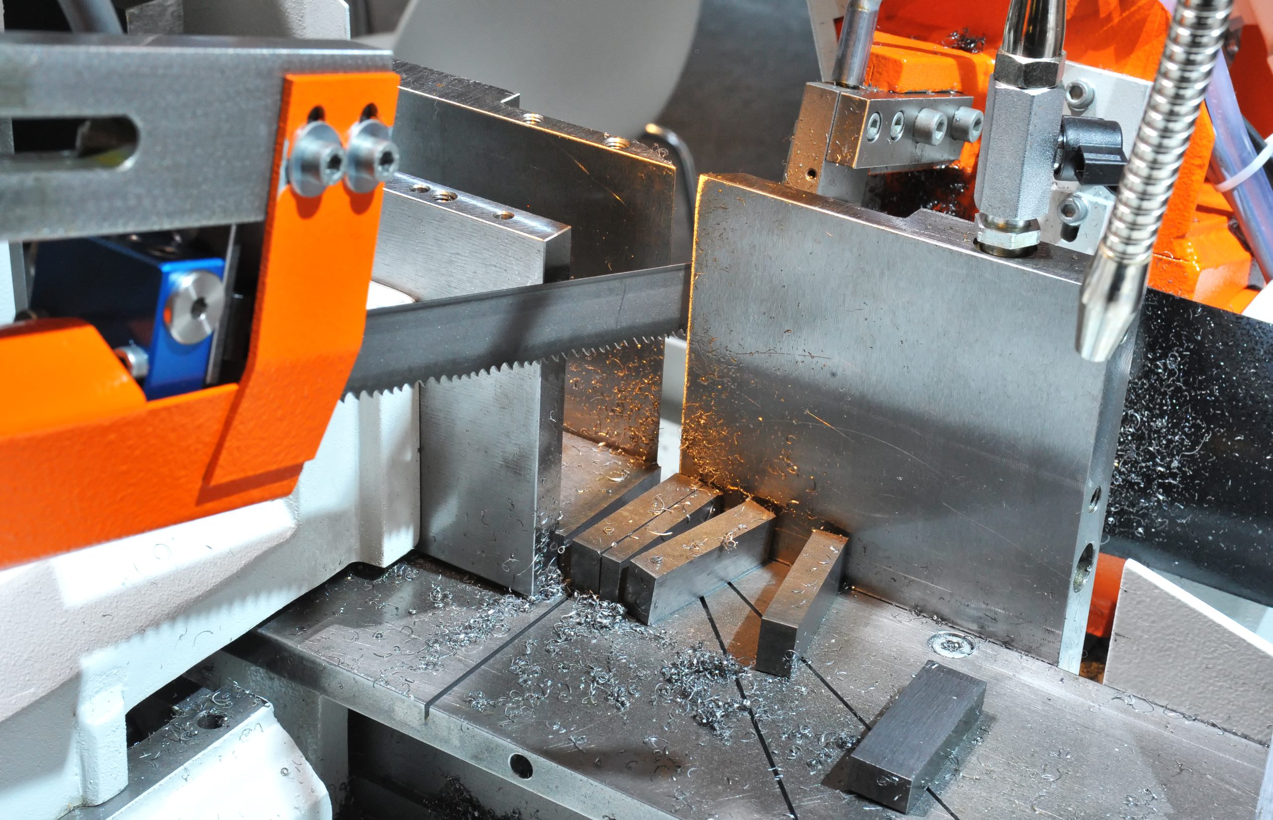 Um Metall zu sägen bedarf es spezieller Werkzeuge. Foto ©Alterfalter stock adobe